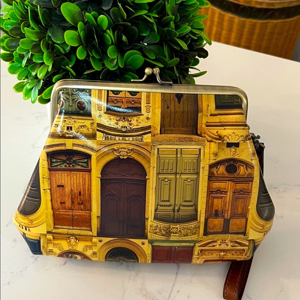 NWT~Patricia Nash “Doorways to Italy” luxury Savena Clutch/Wristlet